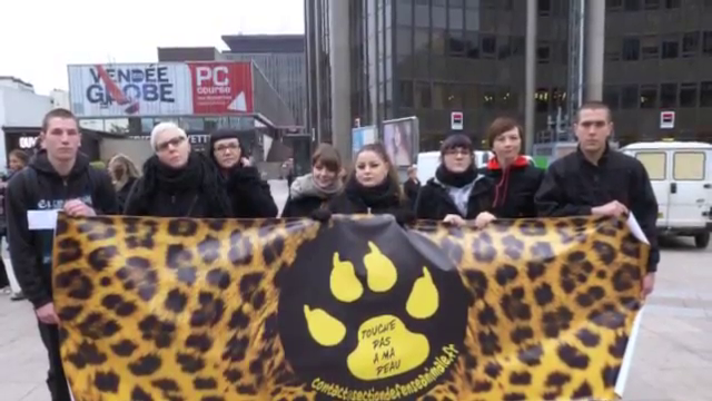 Section défense animale lors de la manif anti fourrure de novembre 2012 à Paris